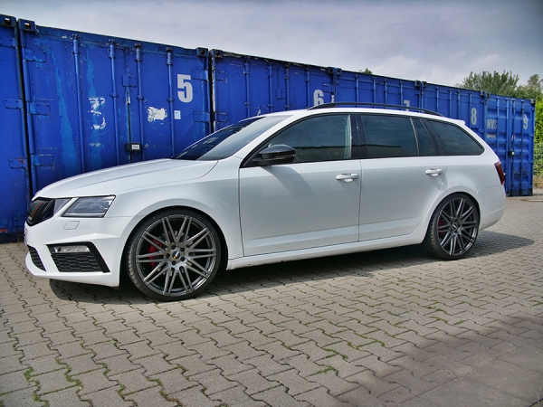 Skoda Octavia 5E mit Eibach Sportline Gewindefedern und 20 Zoll Twin-Monotube-Projekt Felgen